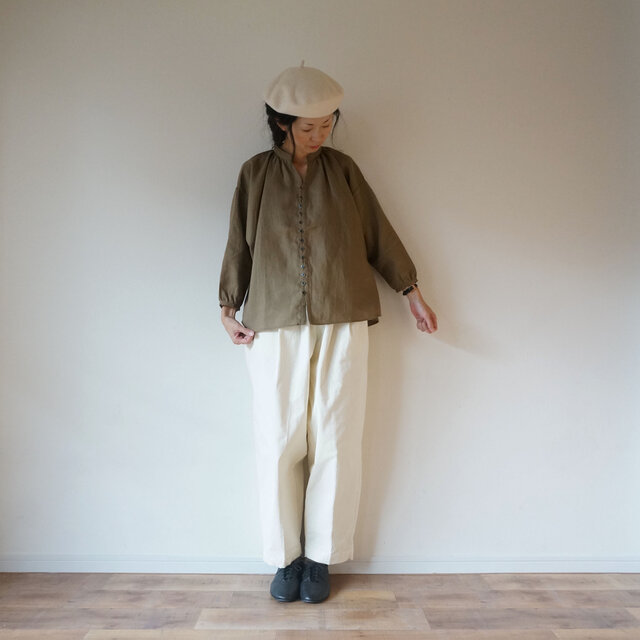 French linen button gather blouse MOCHAの画像1枚目