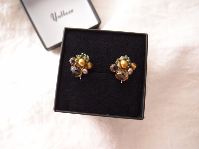 【天然石の刺繍イヤリング】 tourmaline × champagne quartz × yellowopalの画像1枚目