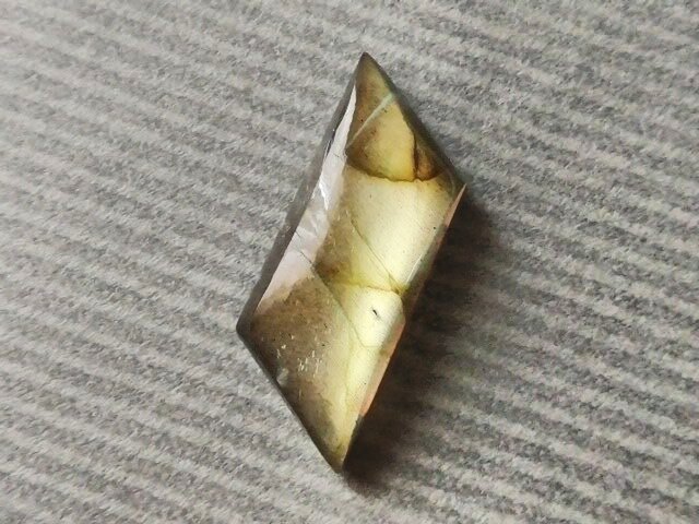 【sale】ラブラドライト イエロー 28mm ルースの画像1枚目