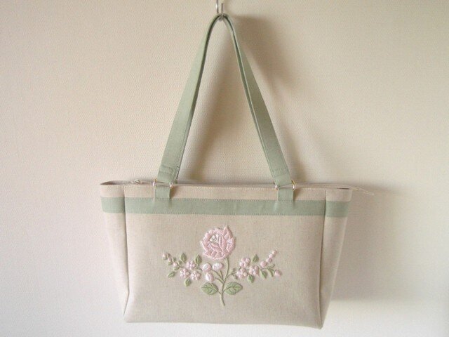 淡い花刺繍バッグの画像1枚目