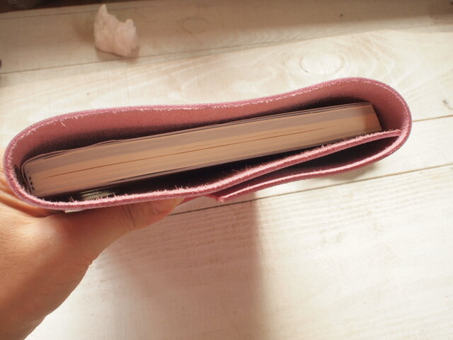 本革 B6/B6変形手帳カバー元気なピンクで トラベラーズタイプ