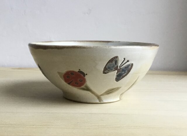 鳥と蝶とてんとう虫のお茶碗 | iichi 日々の暮らしを心地よくする