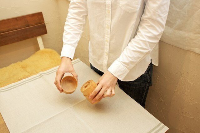 受注生産品】ろくろ挽きの桑の木の茶筒（小） | iichi 日々の暮らしを