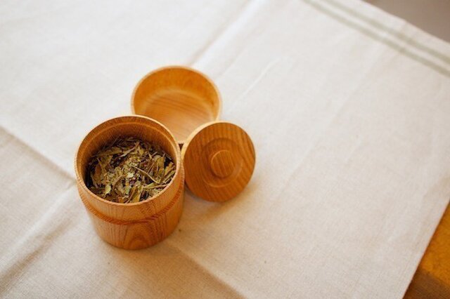 受注生産品】ろくろ挽きの桑の木の茶筒（小） | iichi 日々の暮らしを