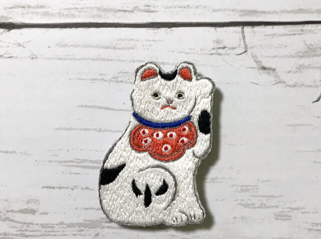 手刺繍日本画ブローチ*川崎巨泉「宇都宮辺の猫笛」よりの画像1枚目