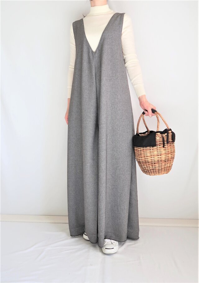 深Vネックオールインワン♡ロング丈♪杢調ブラック×ホワイトとろみ素材♡の画像1枚目
