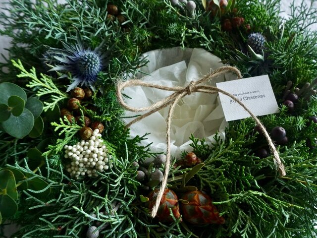 受注製作:冬の夜を演出するフローティングベース付きクリスマスリースの画像1枚目
