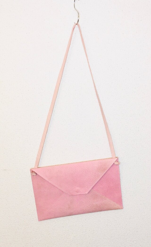 豚革 ピンク レター ショルダーバッグの画像1枚目