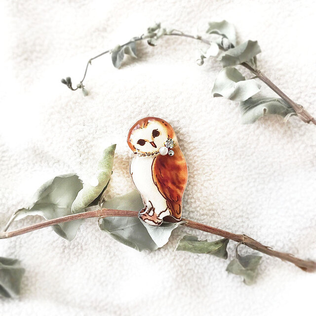 Rabbit brooch【クリスマス*うさぎのキラキラブローチ*秋冬】の画像1枚目