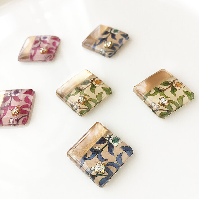SQUARE EARRING【大人かわいいボタニカル柄×ゴールドのスクエアピアス・イヤリング】(カラーを備考欄にご記入下さい)の画像1枚目