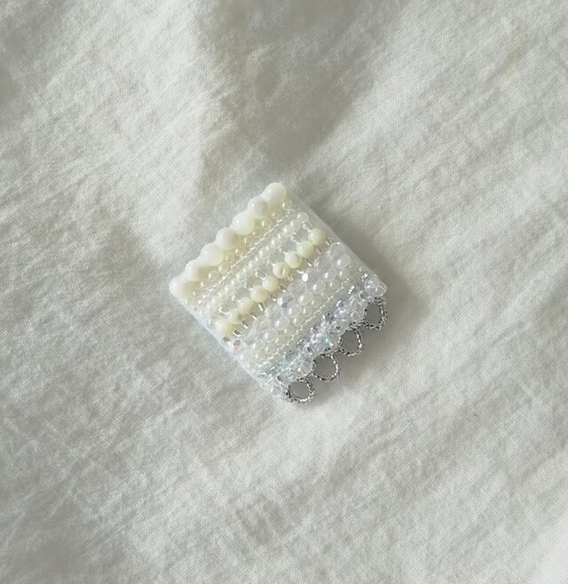 優しい四角 ブローチ