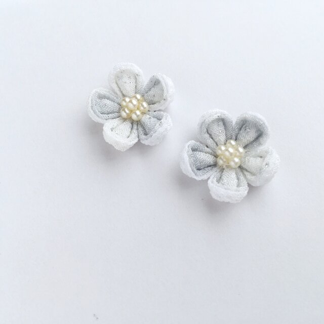 お花のピアス/イヤリングの画像1枚目