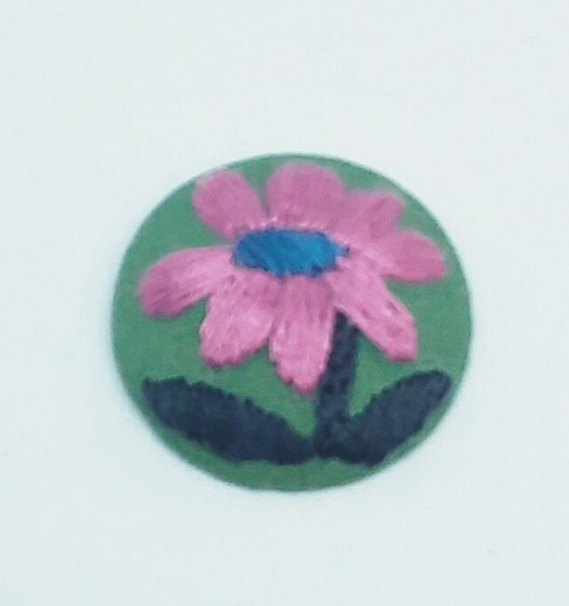 刺繍ブローチ・小さいお花の画像1枚目