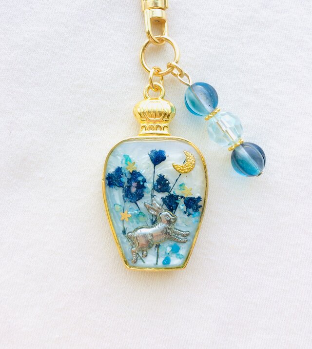 香水瓶キーホルダー ｳｻｷﾞ （潤いの花園）