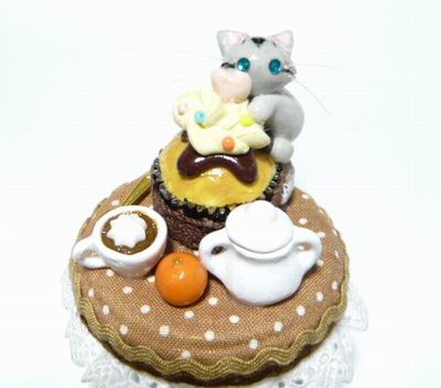 にゃんこのしっぽ にゃんこのスイーツデコボトル カップケーキ チンチラシルバー 猫 Iichi ハンドメイド クラフト作品 手仕事品の通販