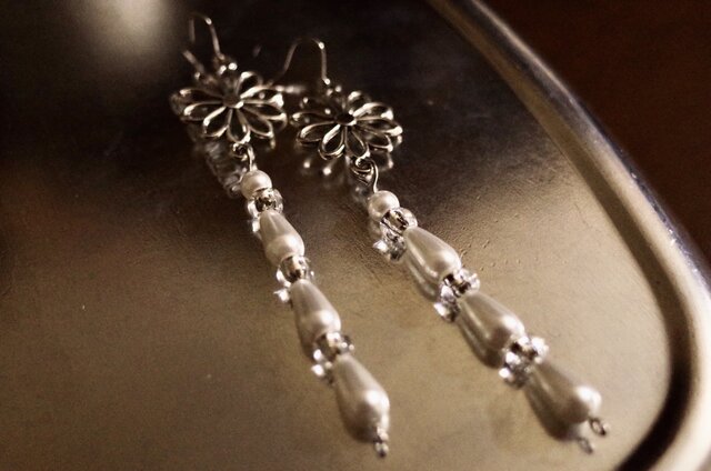 Pearl drops ピアスの画像1枚目