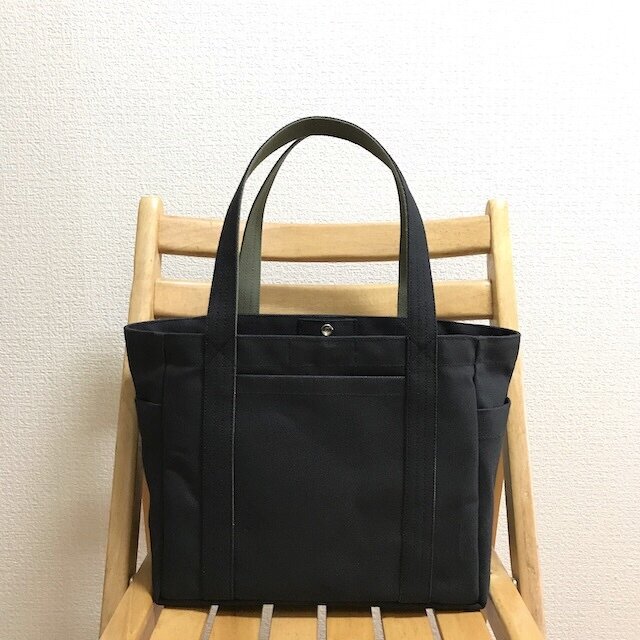 「ポケットトート」中サイズ「ブラック(黒)×オリーブ」 帆布トートバッグ 倉敷帆布8号【受注制作】の画像1枚目