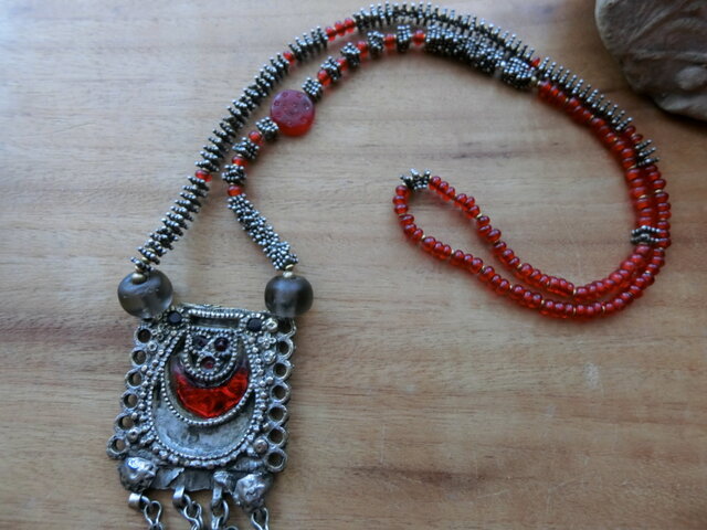 古のとらいばるなネックレス。@アフガニスタンの遊牧民のトップ