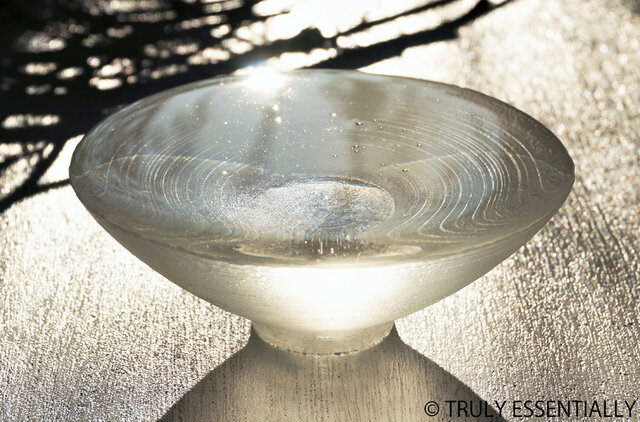 無色透明ガラスのインテリアトレイ - 「 灯りのたね 」 ● 直径約13cmの画像1枚目