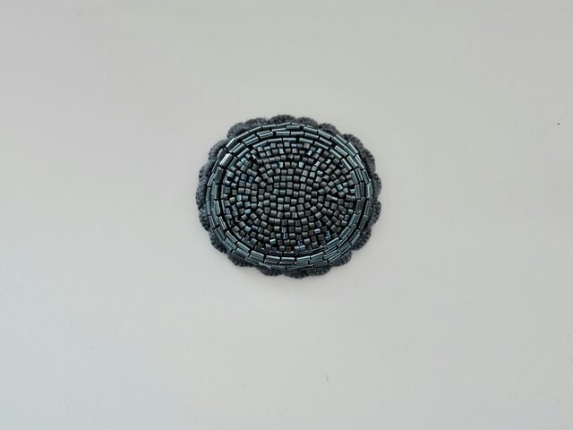 刺繍ブローチ 霜夜の画像1枚目