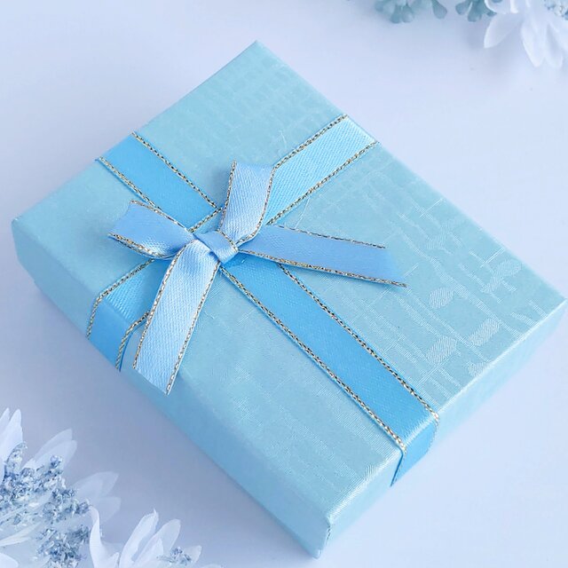 雪の結晶のコフレ ～イヤリングver.～ （ つまみ細工＊受注制作