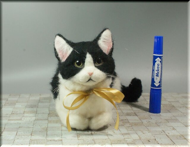 羊毛フェルト 猫 はちわれ猫さん ねこ ネコ 猫フィギュアの画像1枚目