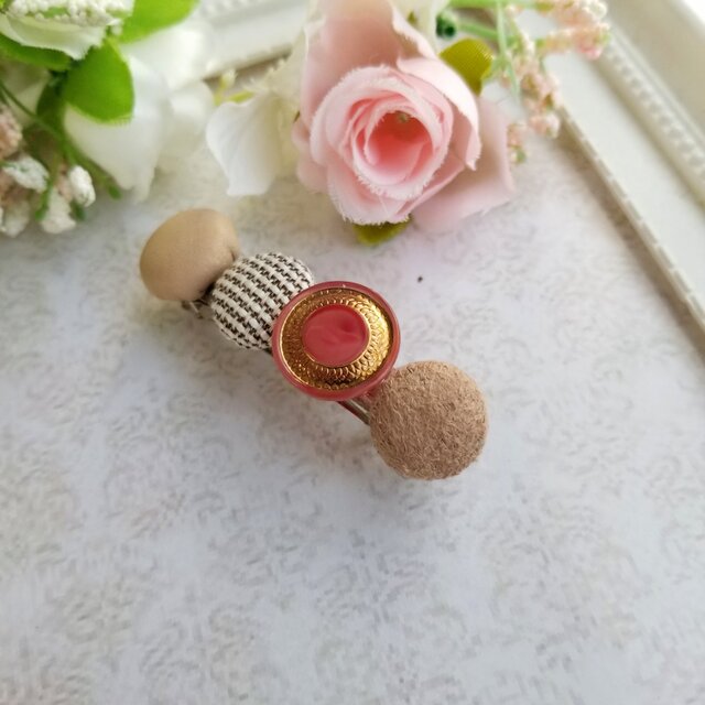 チェコヴィンテージボタンのバレッタ叉はヘアクリップの画像1枚目
