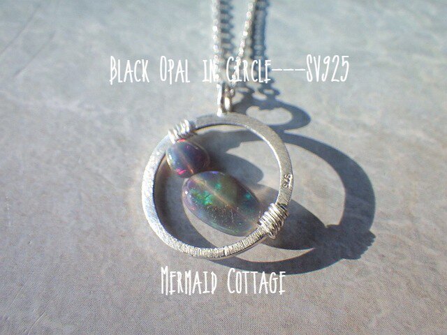 Black Opal in Circle---SV925/ブラックオパールの画像1枚目