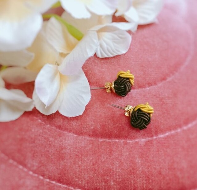 どんぐり】 ピアス 水引製 珈琲色 | iichi 日々の暮らしを心地よくする