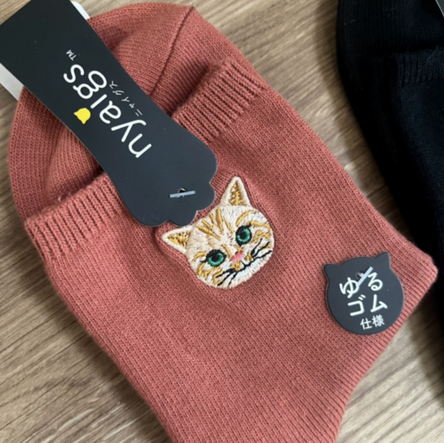 毛並みまで感じる猫靴下 トラ TORA | iichi 日々の暮らしを
