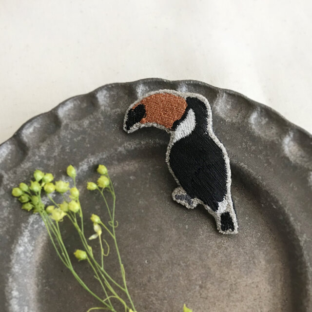 オニオオハシ刺繍ブローチ【受注制作】の画像1枚目