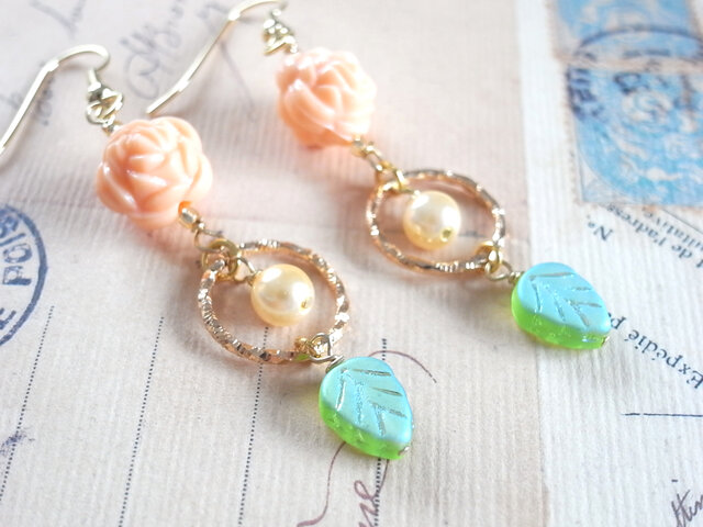 ピアス　緑　ビシュー　薔薇　赤　パール　ビシュー　ビーズチャーム　グラデーション humming-f_760610