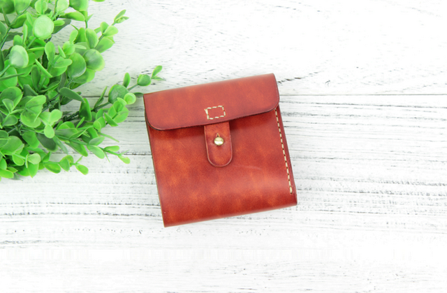 本革 ビンテージ風コンパクト二つ折り財布 ☆RedBrown☆の画像1枚目