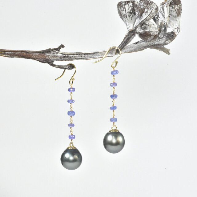 タンザナイト x 南洋黒蝶真珠 x K18YG フックピアス1ペア