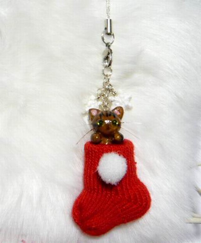 にゃんこのしっぽ○クリスマス〇赤いくつしたストラップ〇きじとら猫の画像1枚目