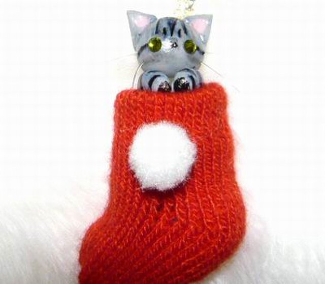 にゃんこのしっぽ クリスマス 赤いくつしたストラップ アメリカンショートヘア 猫 Iichi ハンドメイド クラフト作品 手仕事品の通販