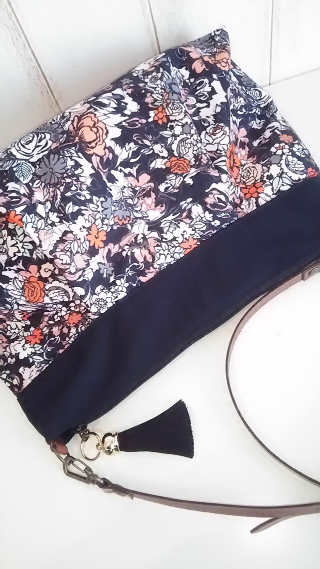 ART GALLERY FABRICS ショルダーバッグの画像1枚目