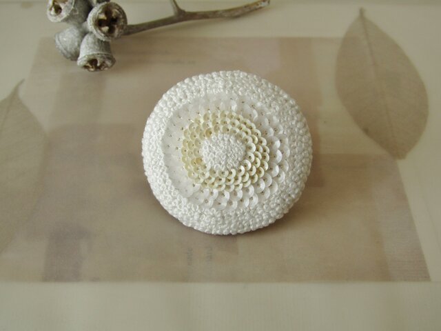 coquelicot 「blanc」手刺繍ブローチの画像1枚目