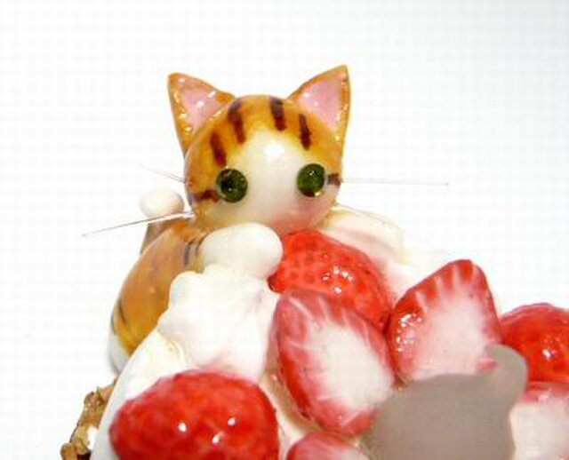 にゃんこのしっぽ いちごのキャンドルケーキ スイーツデコ 猫11 Iichi ハンドメイド クラフト作品 手仕事品の通販