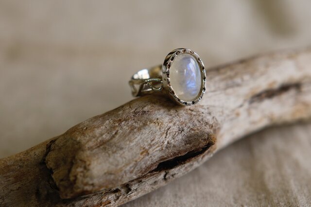 keshu ケシュ ホワイトラブラドライトシルバーリング サイズ12 keshu ケシュ ホワイトラブラドライトシルバーリング サイズ12