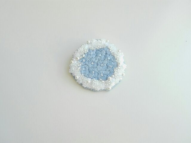 刺繍ブローチ の画像1枚目