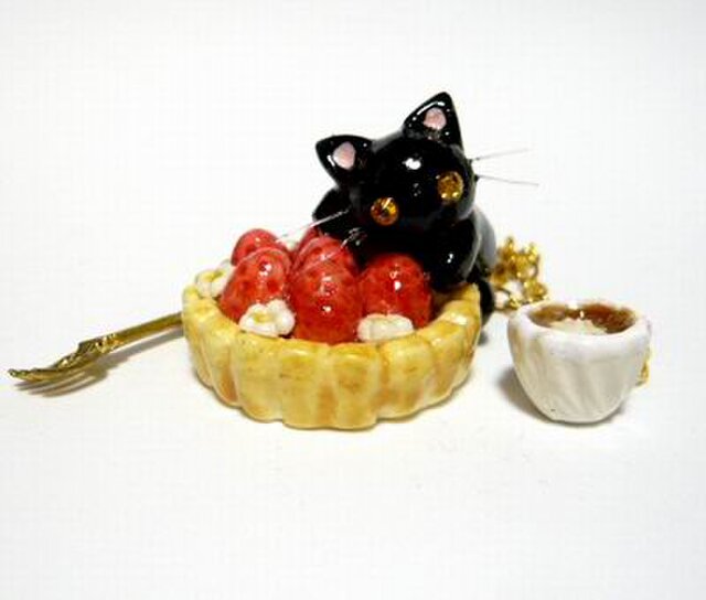 にゃんこのしっぽ○いちごタルトのバッグチャーム○猫○スイーツデコ〇黒猫の画像1枚目