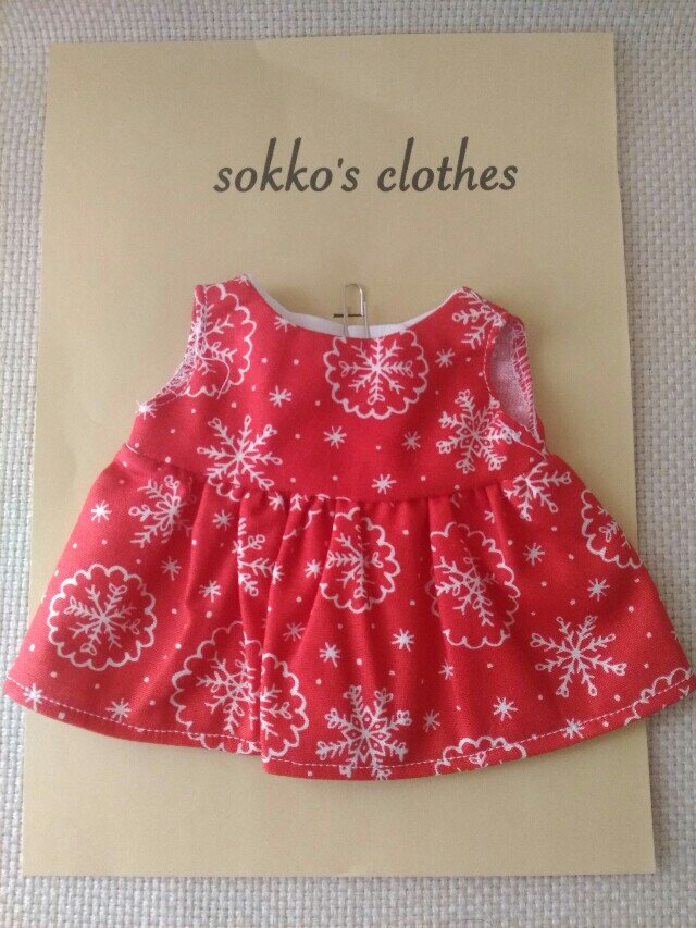 sokko's Dress 赤地に白、冬柄のワンピースの画像1枚目