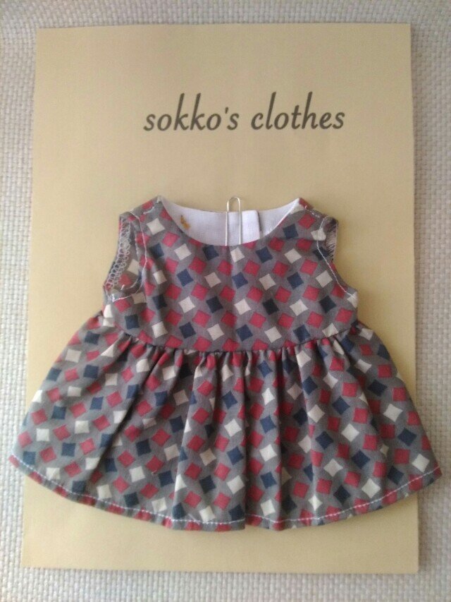 sokko's Dress グレー地に白、紺、小豆色の四角柄の画像1枚目