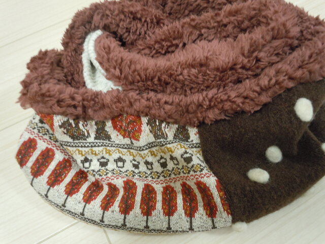 ハンドメイド◆スヌードうさぎリスポンポンリブ編みニツトファーの画像1枚目