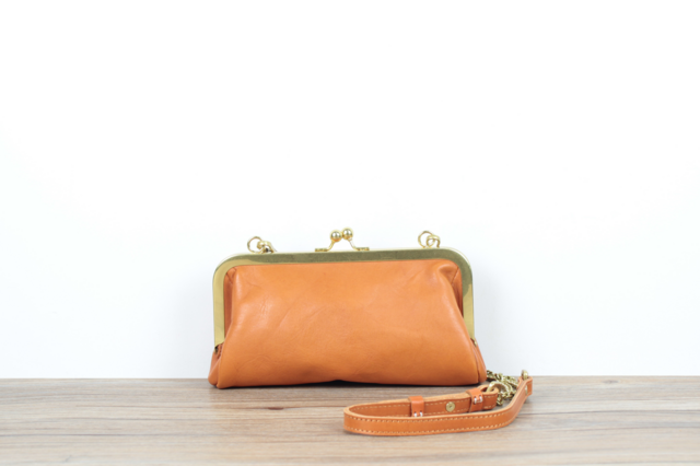 本革 かわいいクラシック風レディースショルダーバッグ ☆Brown☆の画像1枚目