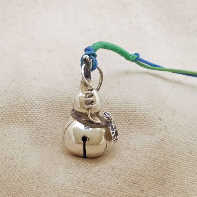 銀製の鈴『成り瓢箪』(シルバー925) 縁起物・お守り・魔除け | iichi