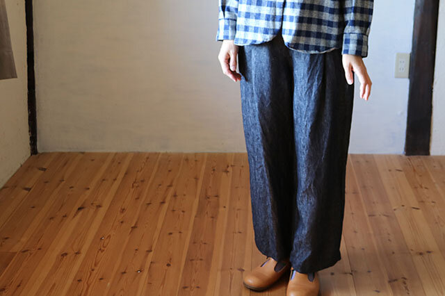 タックパンツ:リネンデニムの画像1枚目