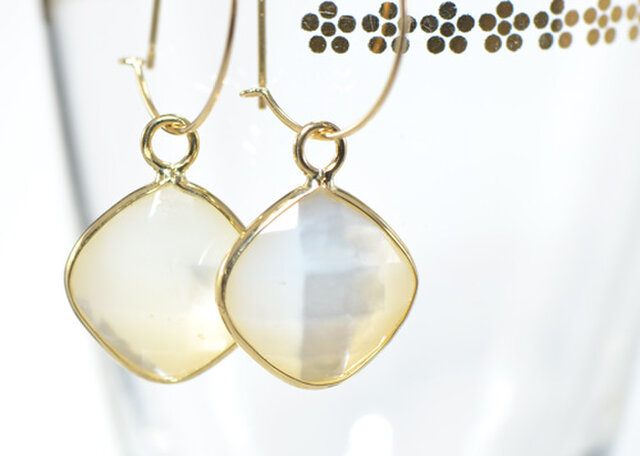 美品 K10ピアスチャーム ムーンストーン 白蝶貝 クォーツ K18 白蝶貝