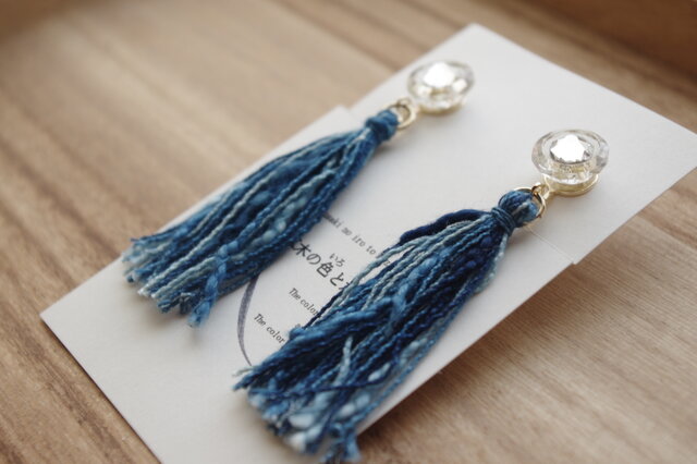Japan blue ガラスのボタンと藍染糸タッセルのイヤリング 3色ミックス(納戸+浅葱+かめのぞき)の画像1枚目